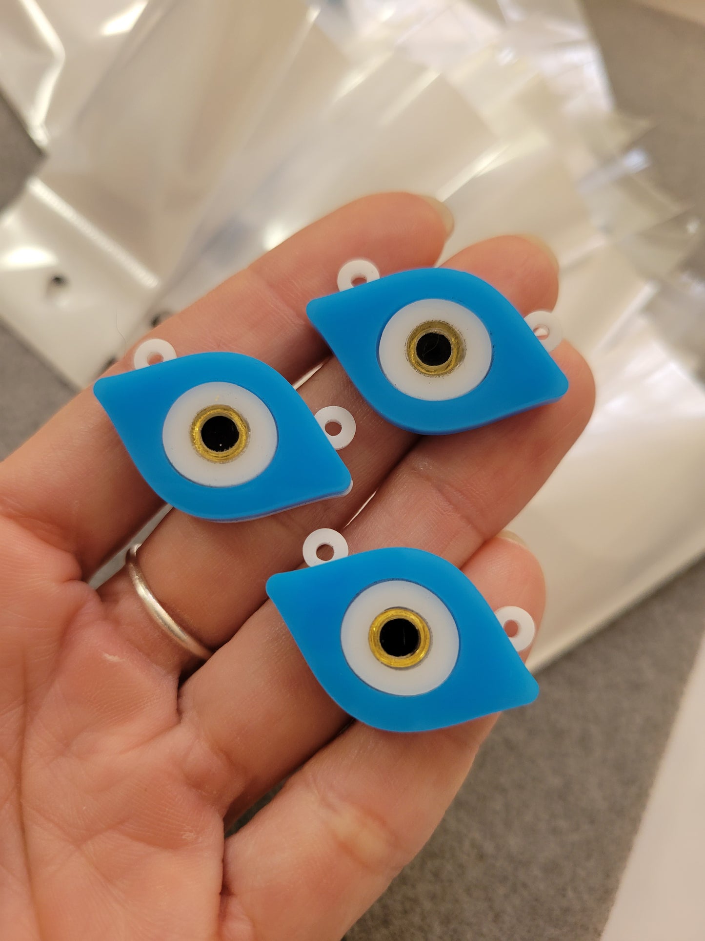Ojo acrílico